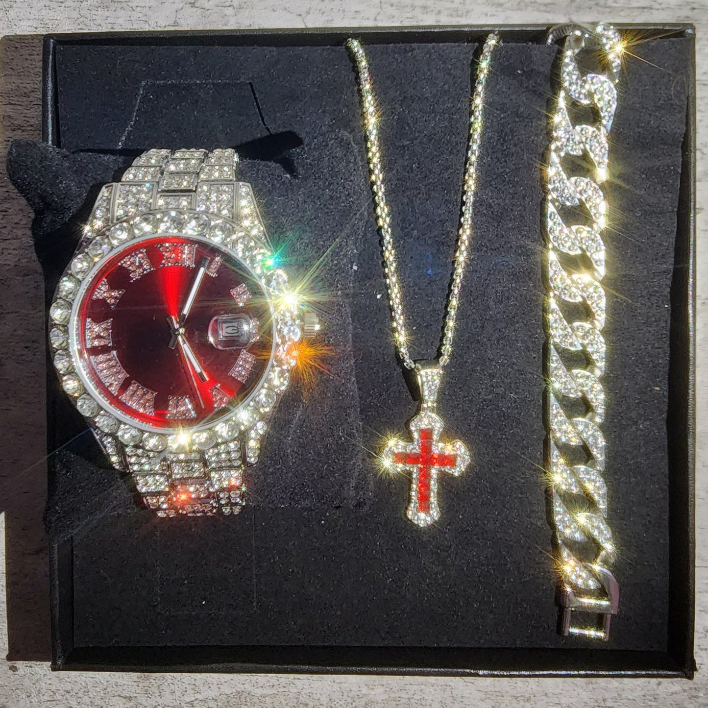 SET DE RELOJ + PULSERA + COLLAR (COLOR ROJO Y PLATA)