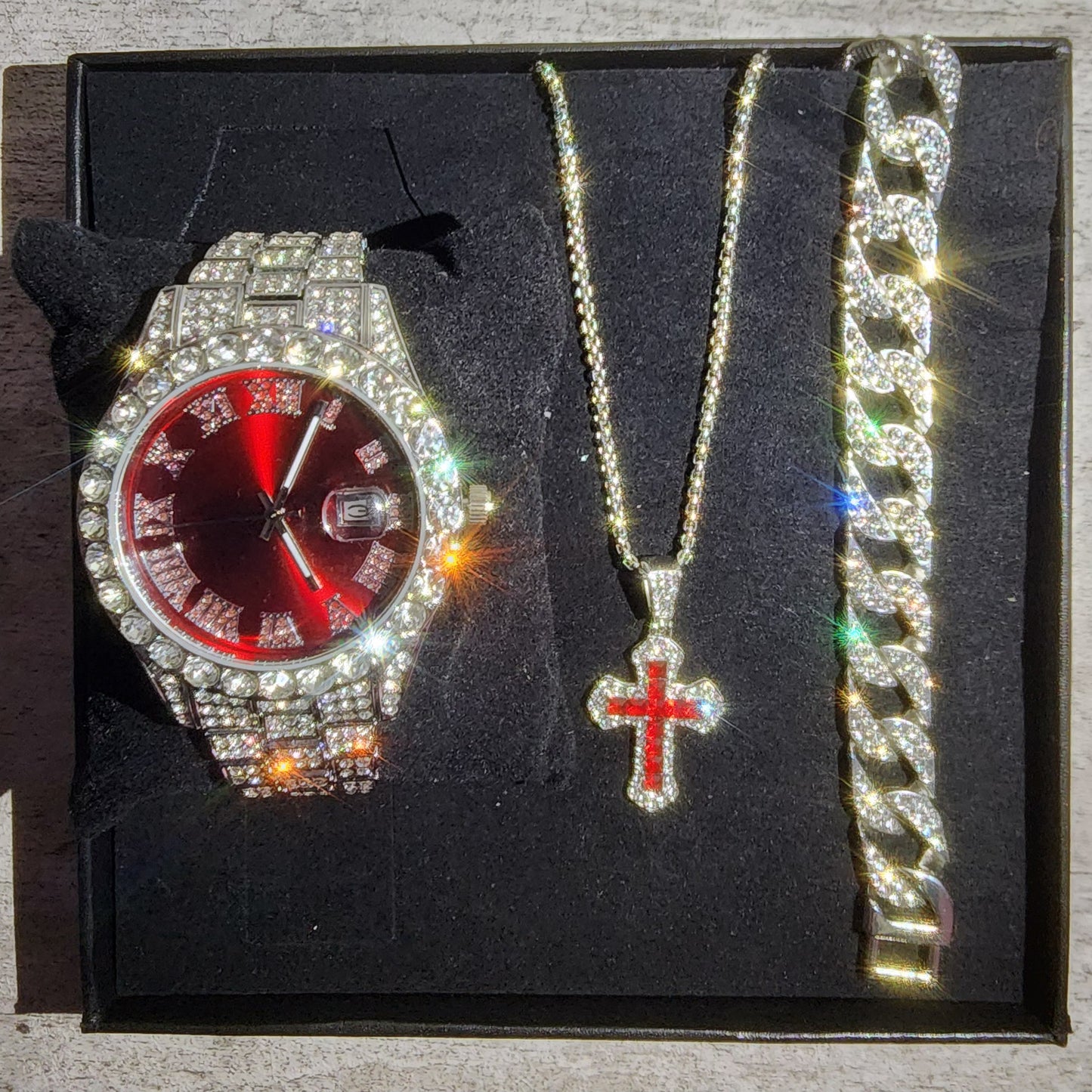 SET DE RELOJ + PULSERA + COLLAR (COLOR ROJO Y PLATA)