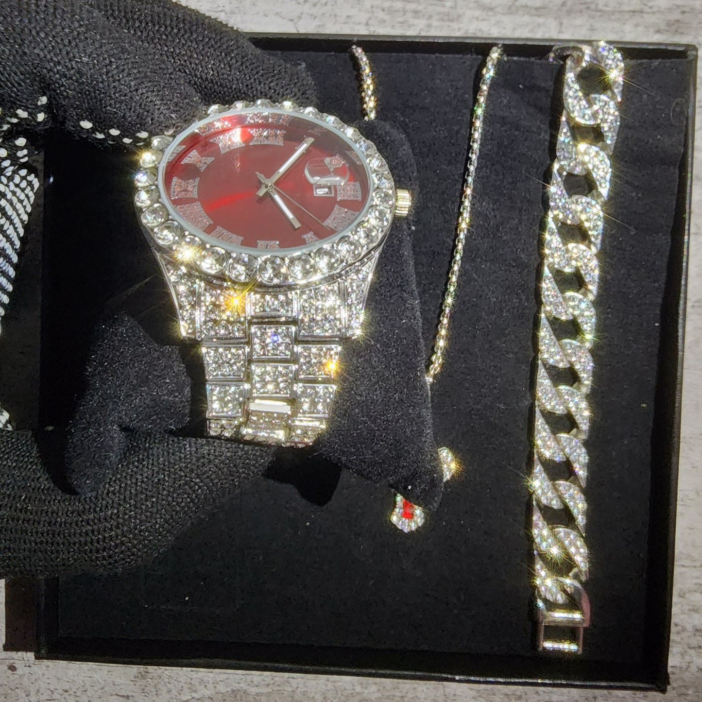 SET DE RELOJ + PULSERA + COLLAR (COLOR ROJO Y PLATA)