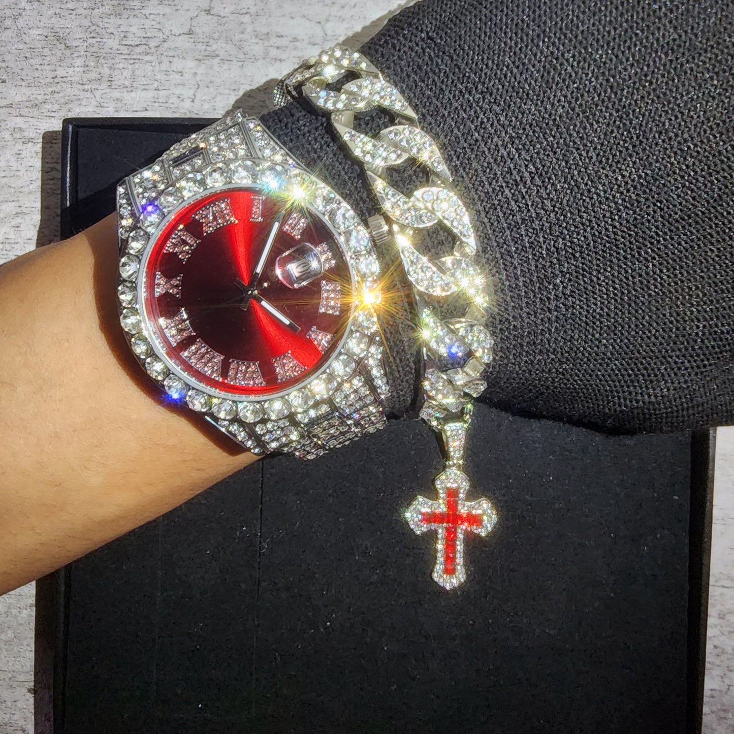 SET DE RELOJ + PULSERA + COLLAR (COLOR ROJO Y PLATA)