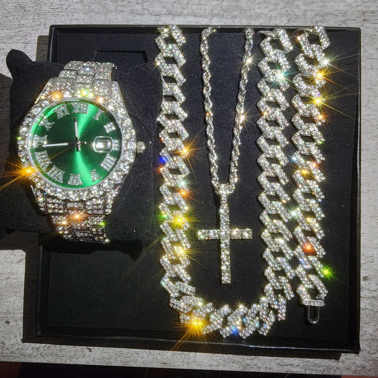 SET DE 4 PIEZAS EN COLOR PLATA Y VERDE