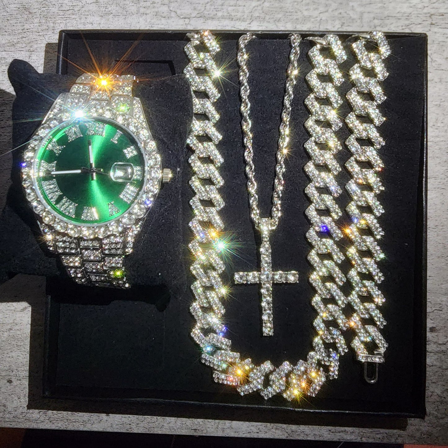 SET DE 4 PIEZAS EN COLOR PLATA Y VERDE