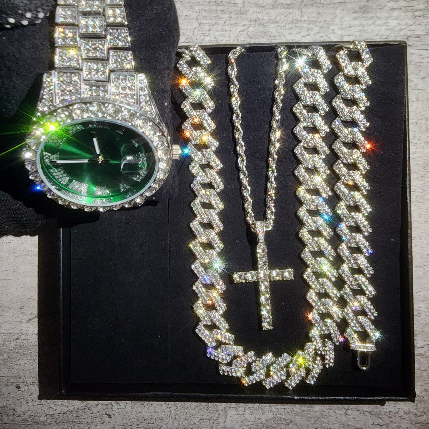 SET DE 4 PIEZAS EN COLOR PLATA Y VERDE