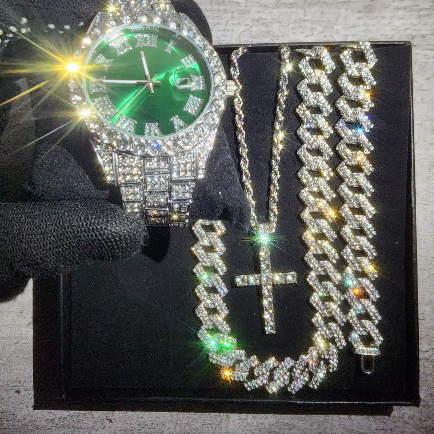 SET DE 4 PIEZAS EN COLOR PLATA Y VERDE