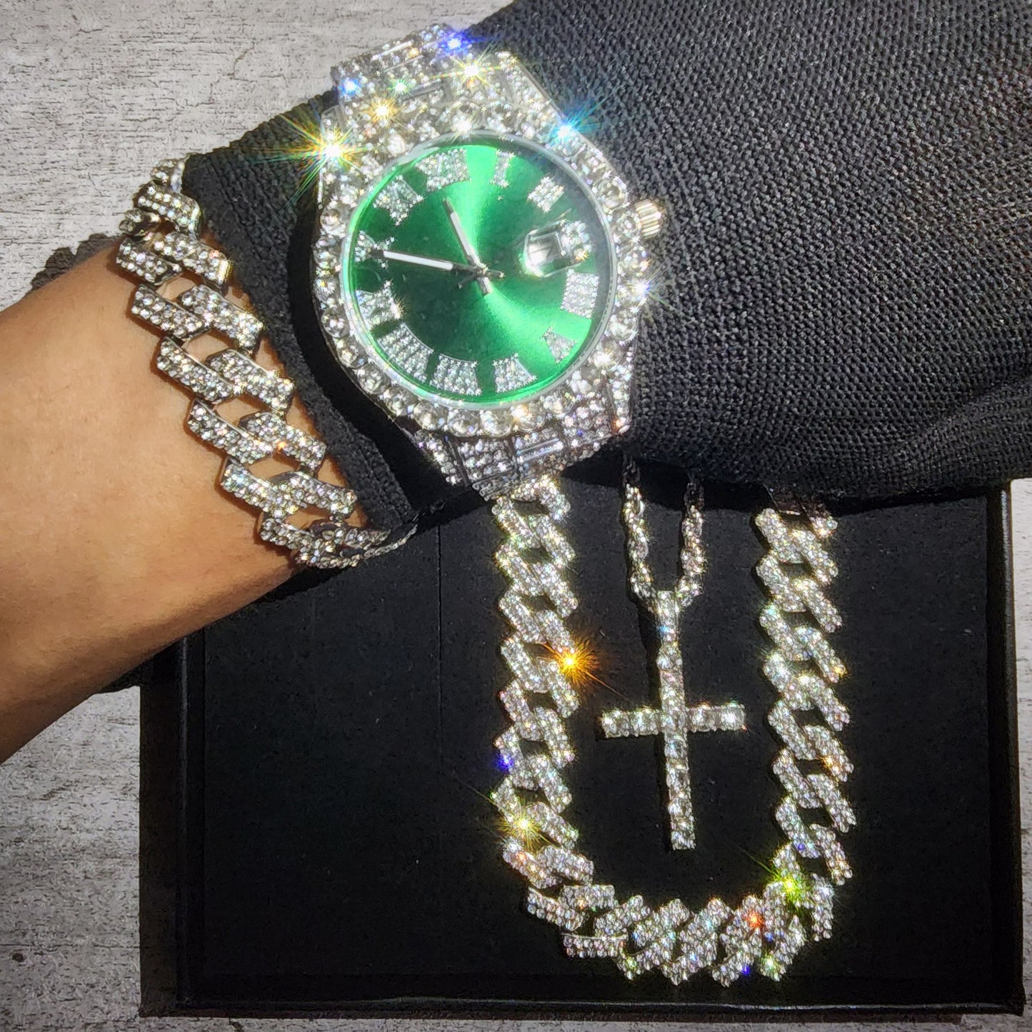 SET DE 4 PIEZAS EN COLOR PLATA Y VERDE