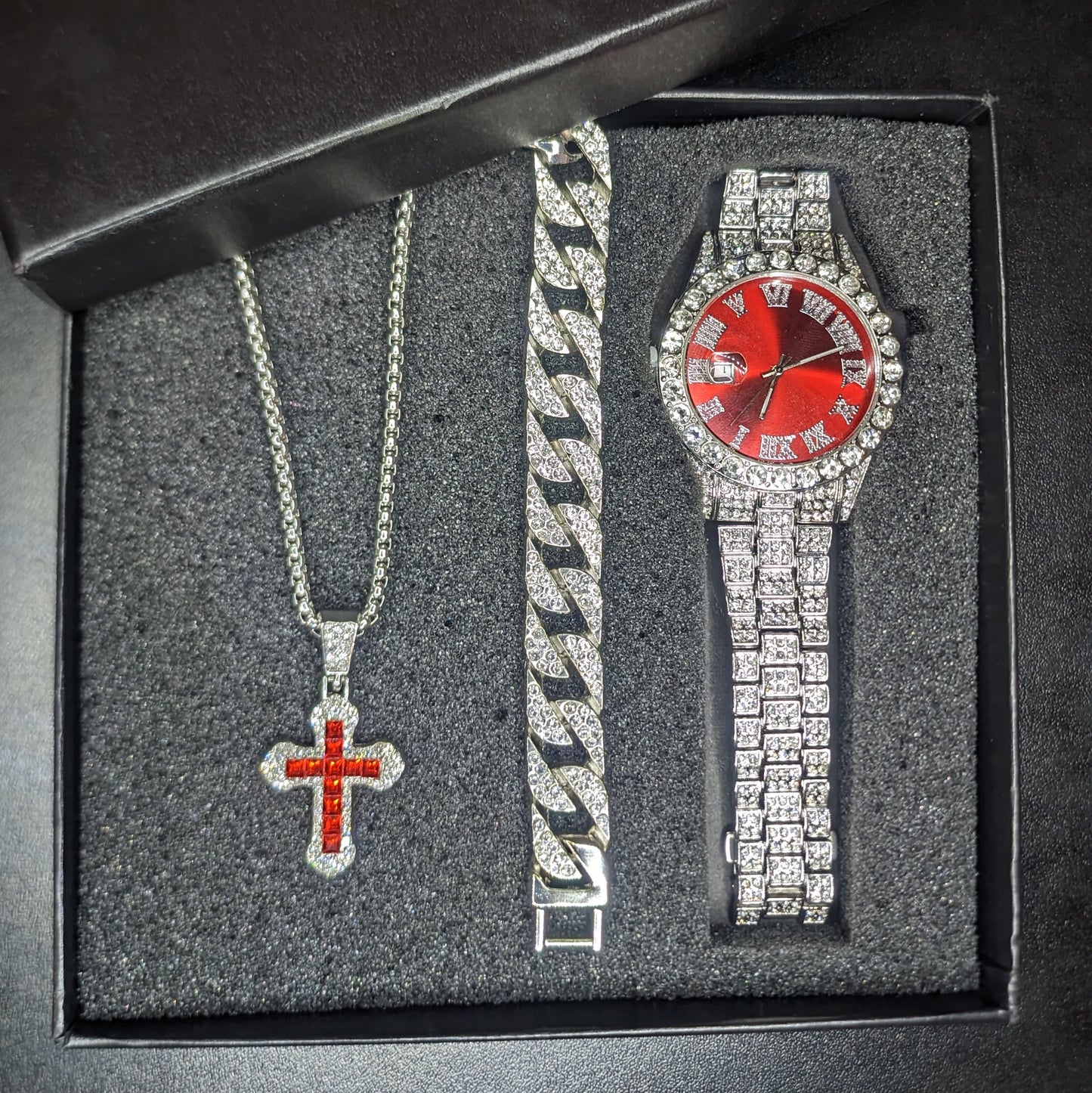 SET DE RELOJ + PULSERA + COLLAR (COLOR ROJO Y PLATA)