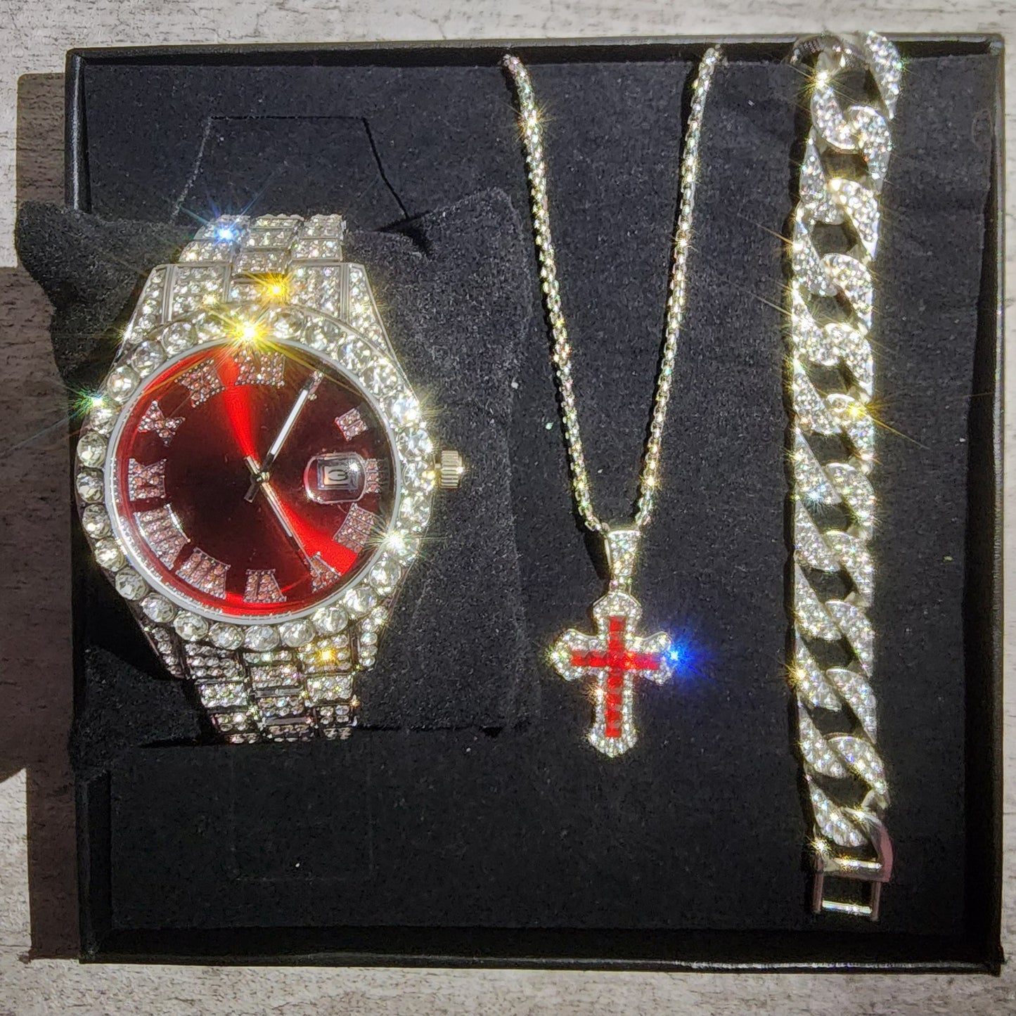 SET DE RELOJ + PULSERA + COLLAR  (COLOR ROJO Y PLATA)